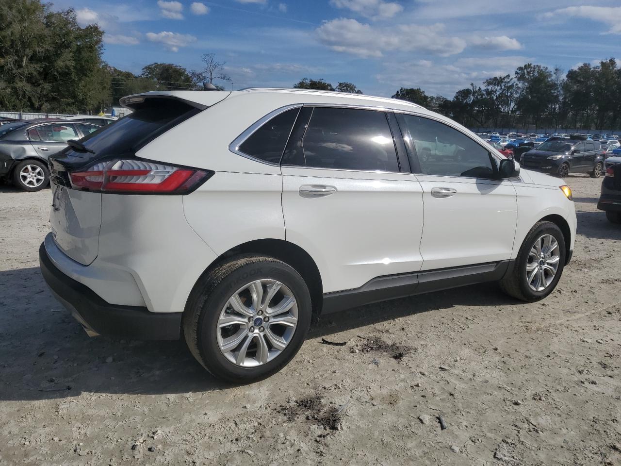 2021 Ford Edge - Image 3
