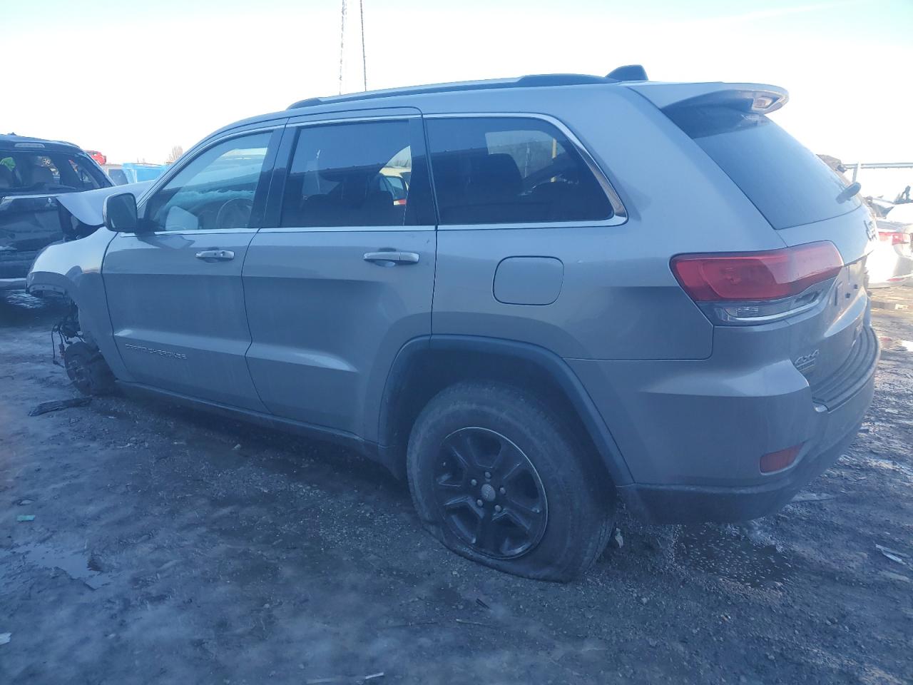 2015 Jeep Grand Cherokee - Image 2
