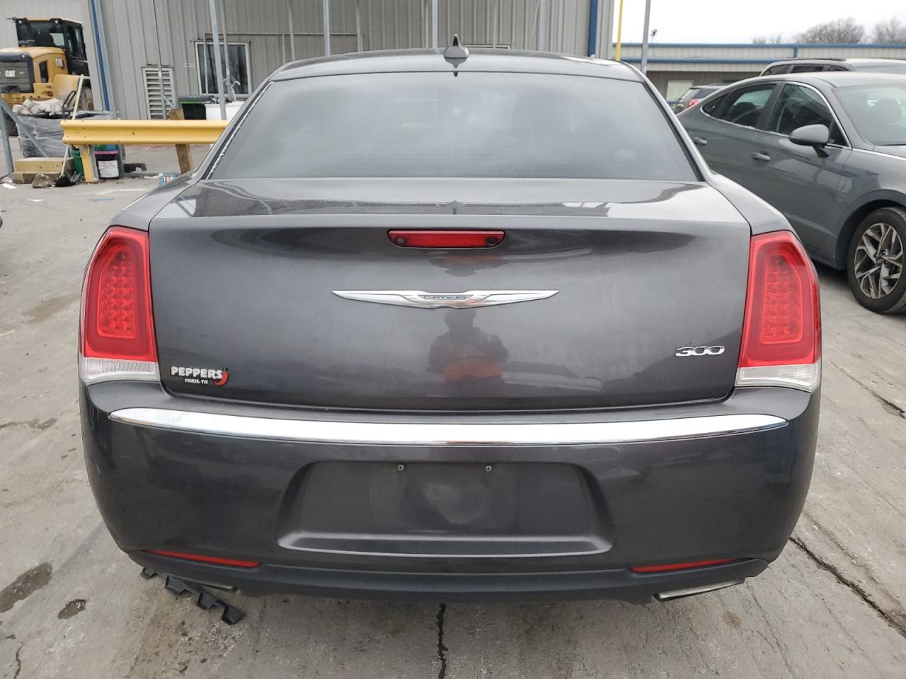 VIN 2C3CCAAG3FH930215 2015 CHRYSLER 300 no.6