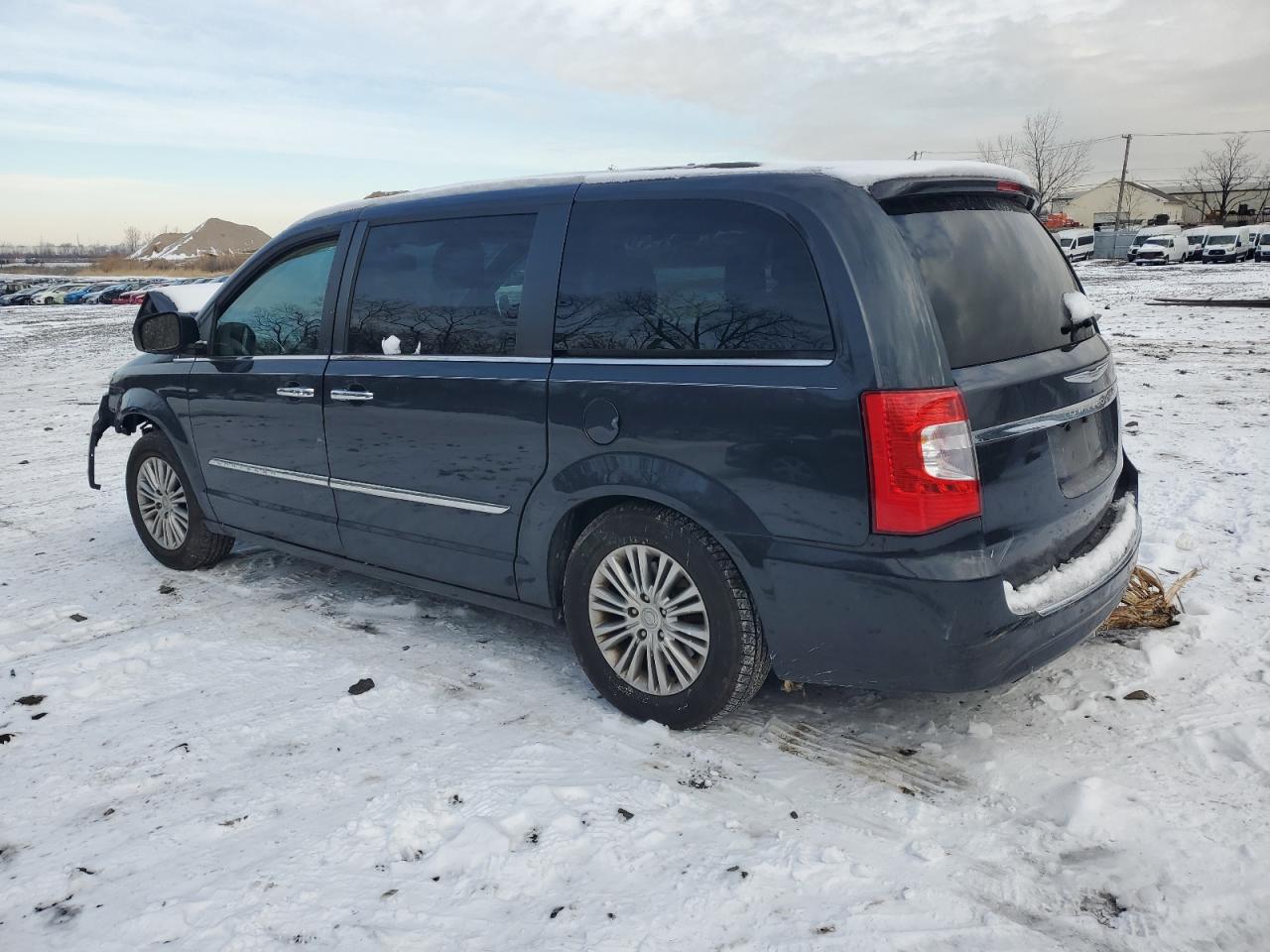 2014 Chrysler Town & Country - Image 2
