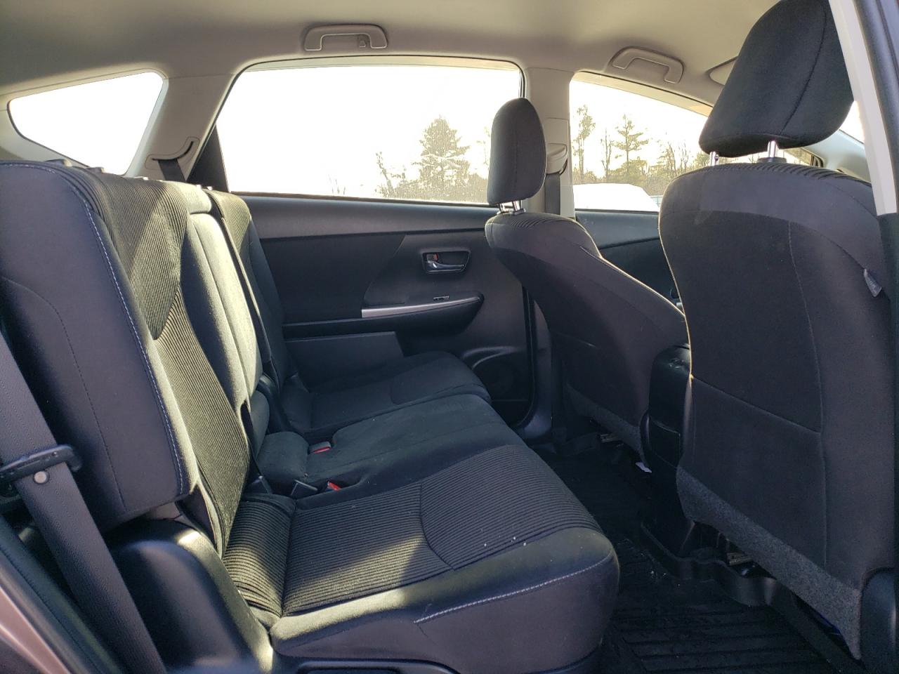 2017 Toyota Prius - Image 10