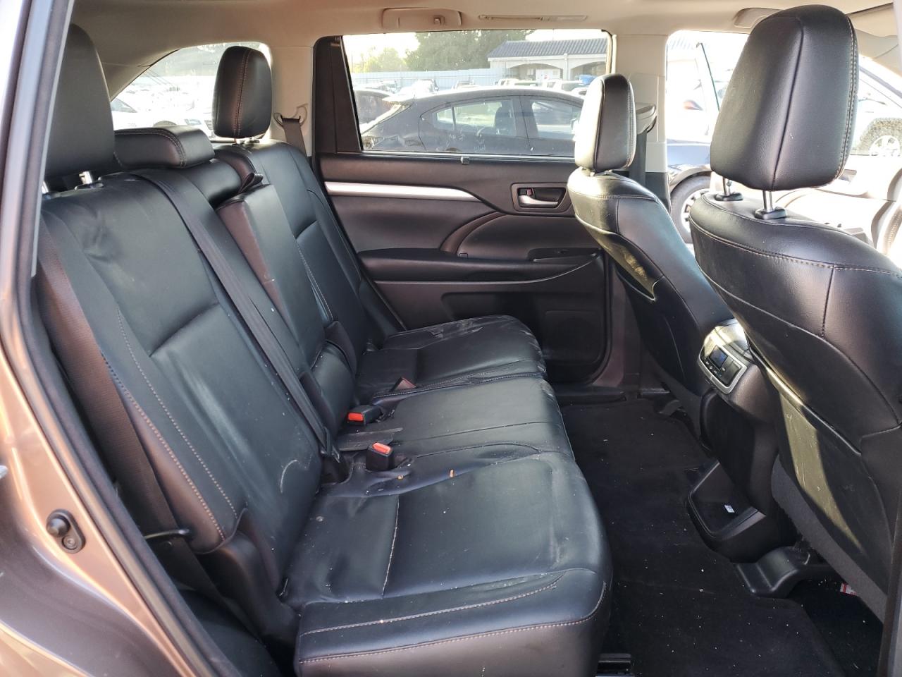 2018 Toyota Highlander - Image 11