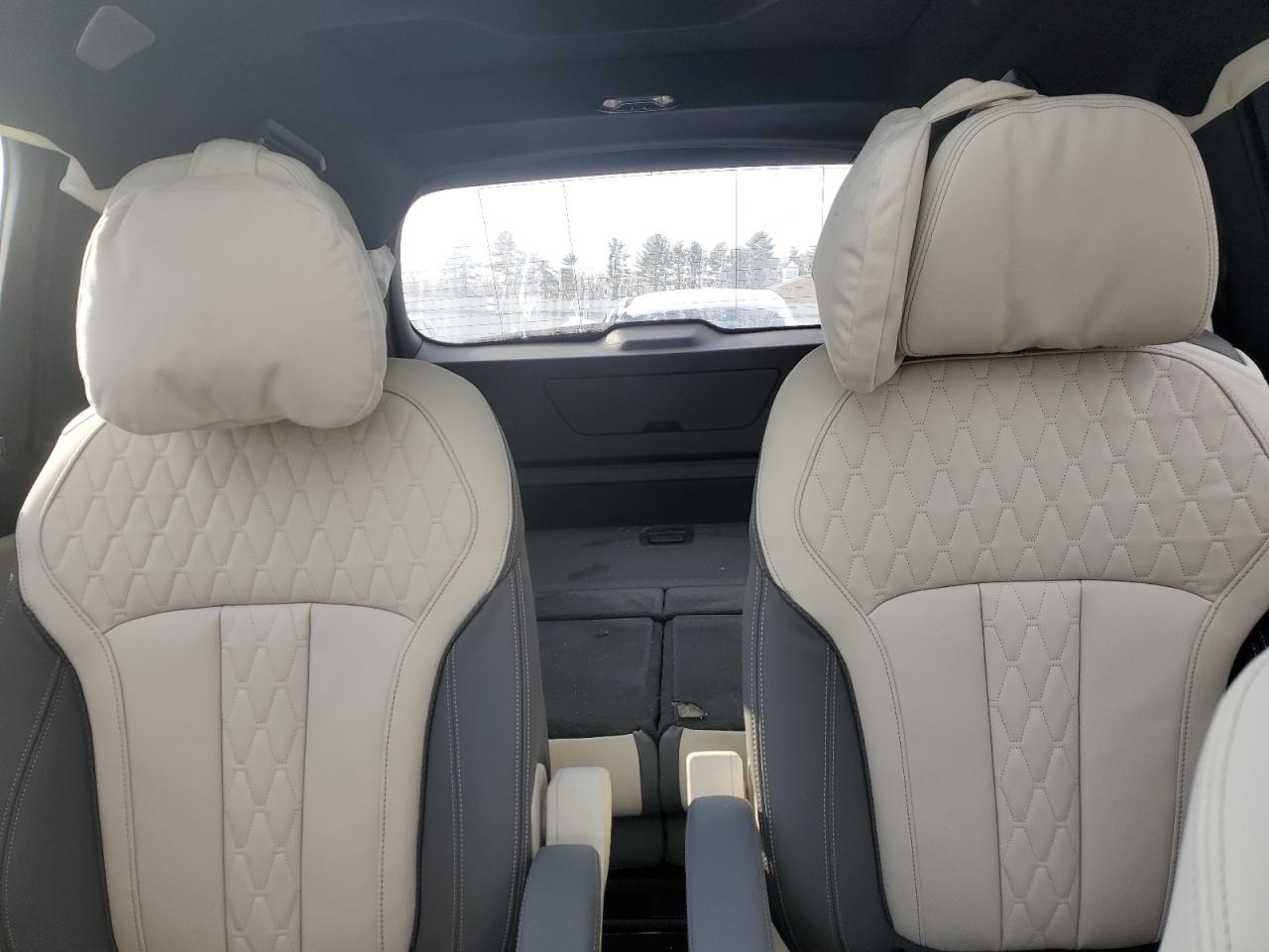 2024 BMW X7 - Image 10