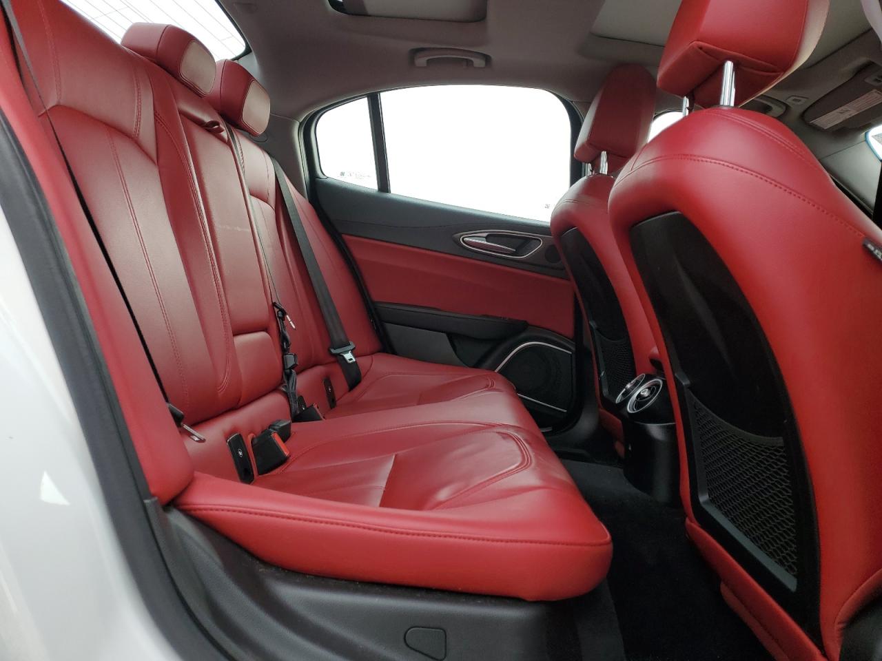 2019 Alfa Romeo Giulia - Image 10