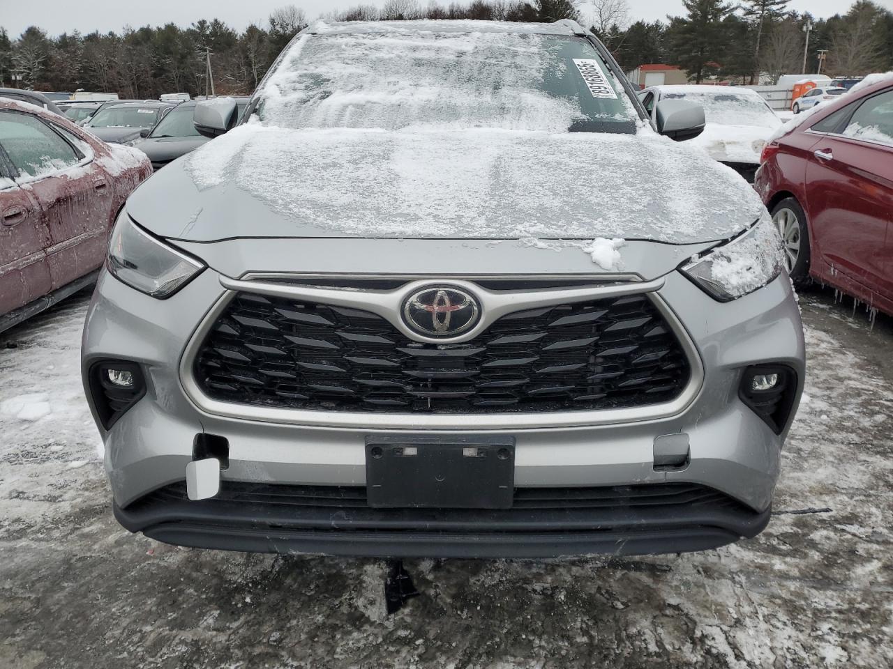 2022 Toyota Highlander - Image 5