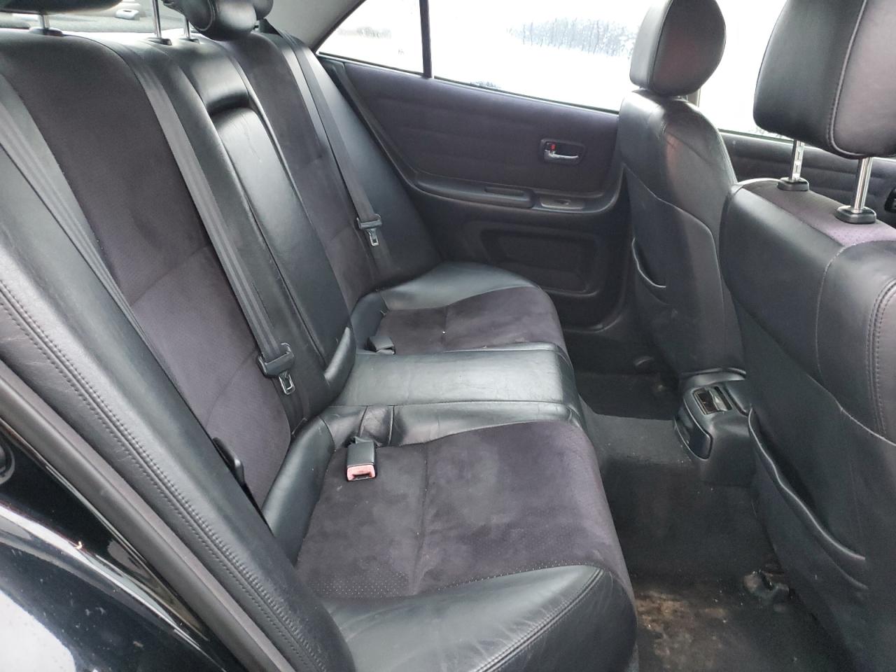 2001 Lexus IS - Image 11