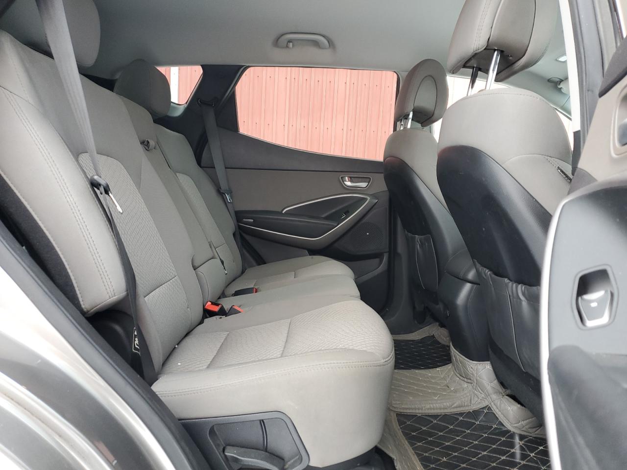 2016 Hyundai Santa Fe - Image 11