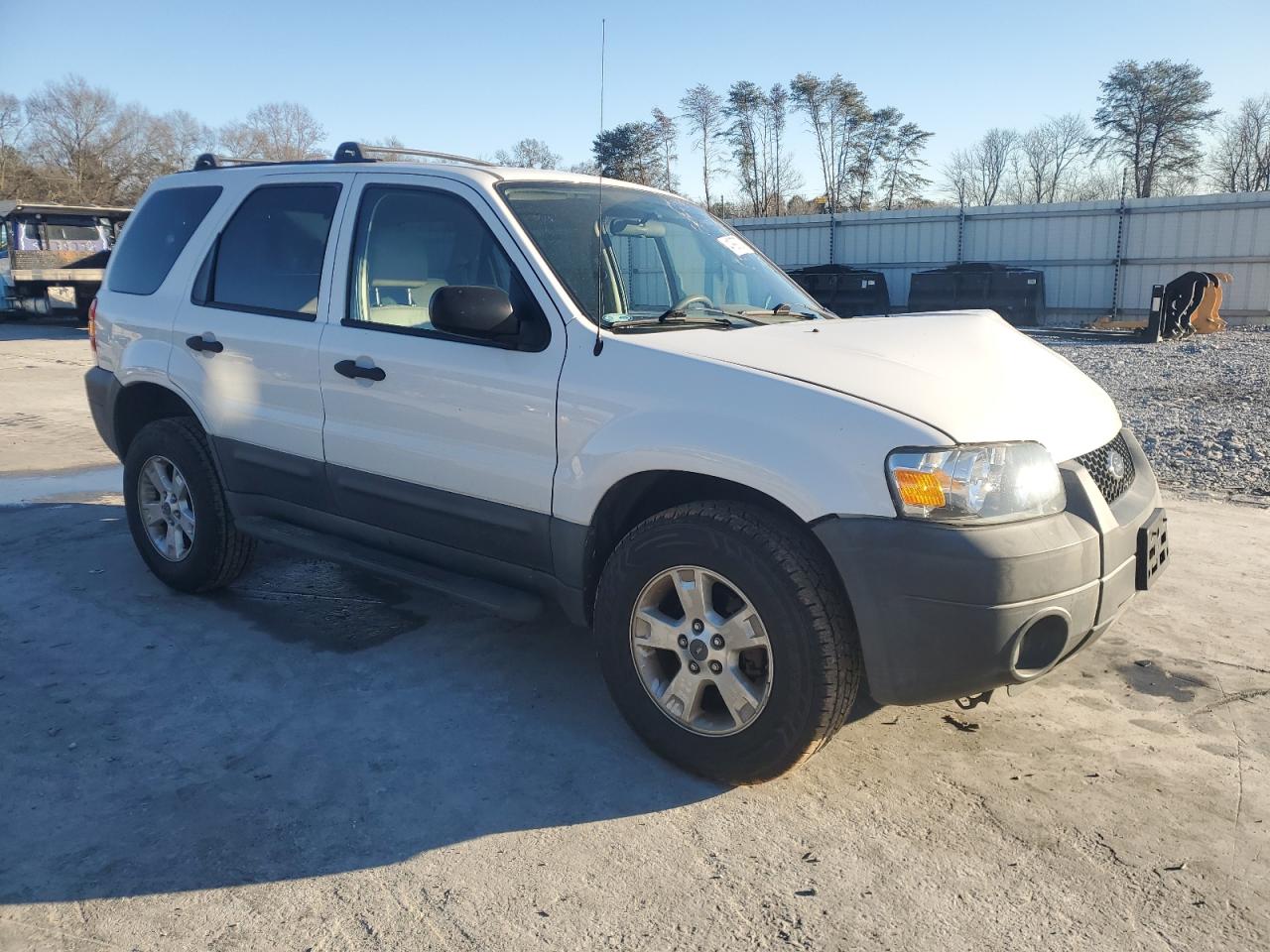 2005 Ford Escape - Image 4