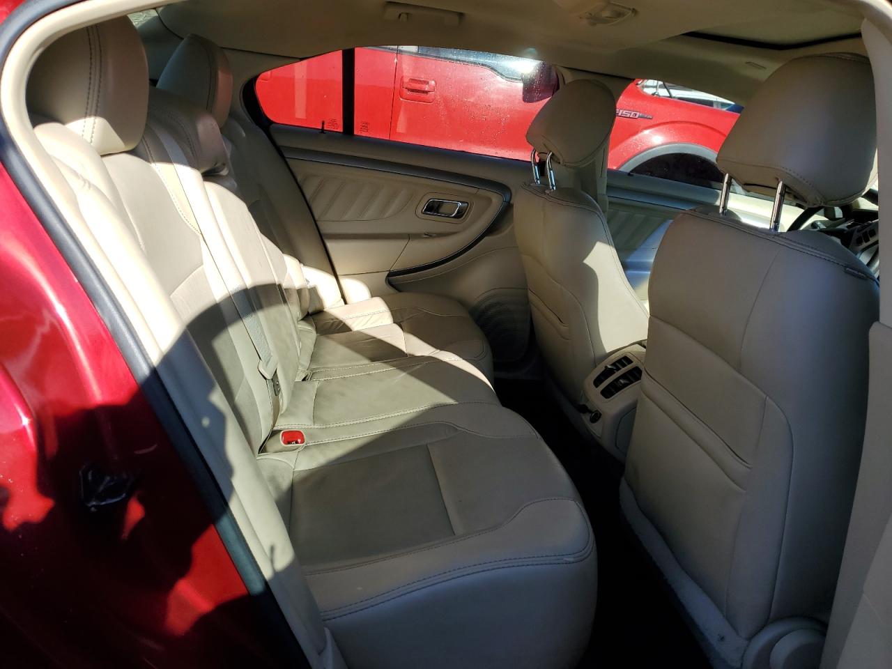 2015 Ford Taurus - Image 10