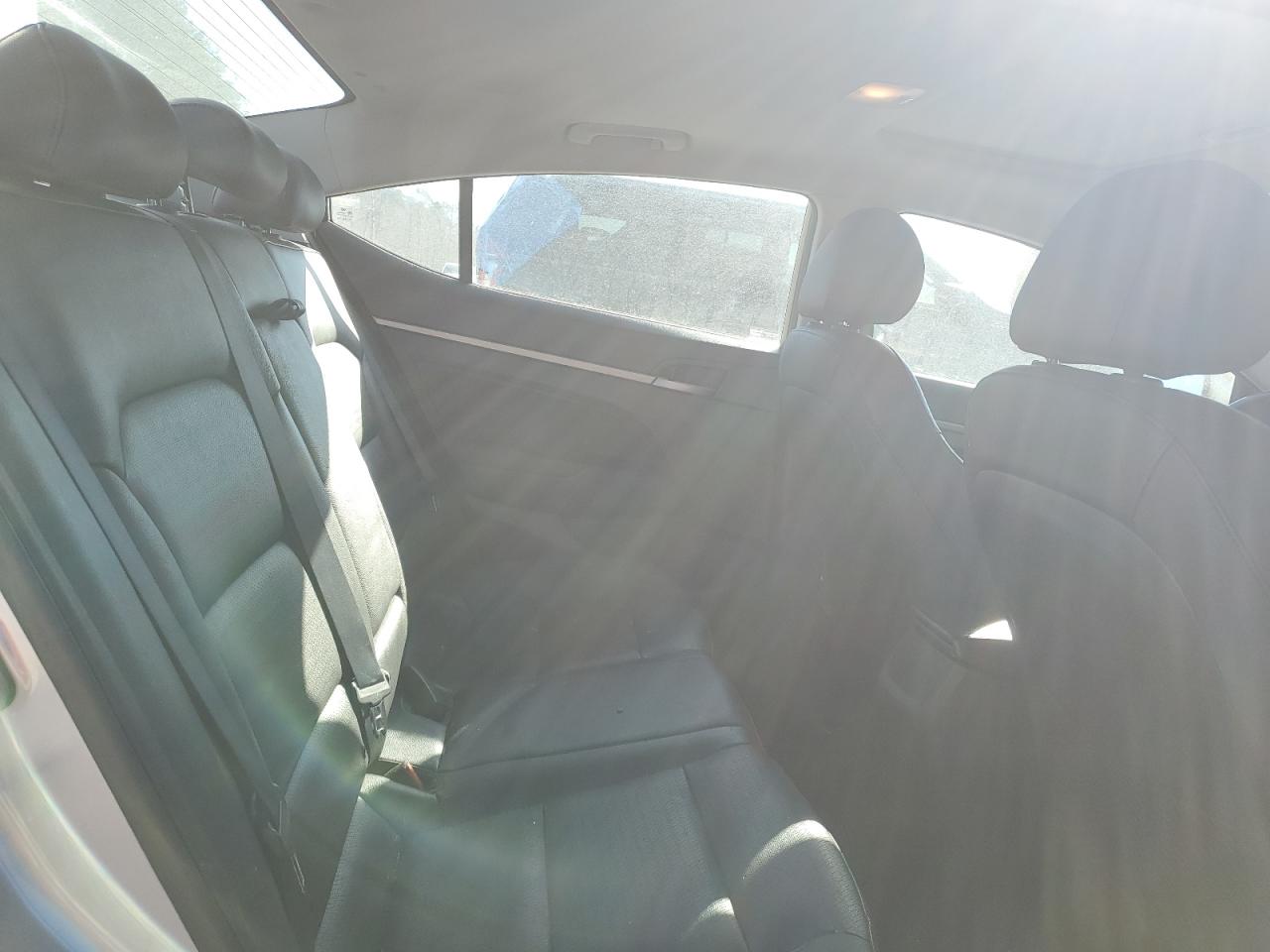 2017 Hyundai Elantra - Image 10