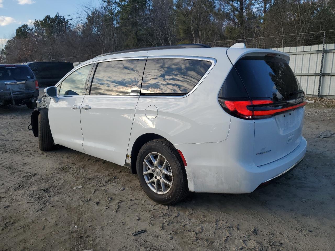 2022 Chrysler Pacifica - Image 2