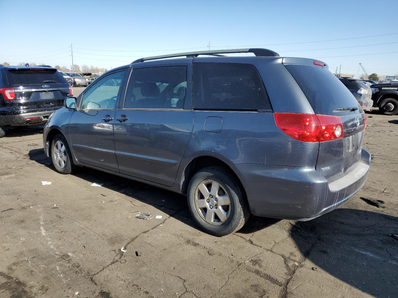 2006 Toyota Sienna - Image 2