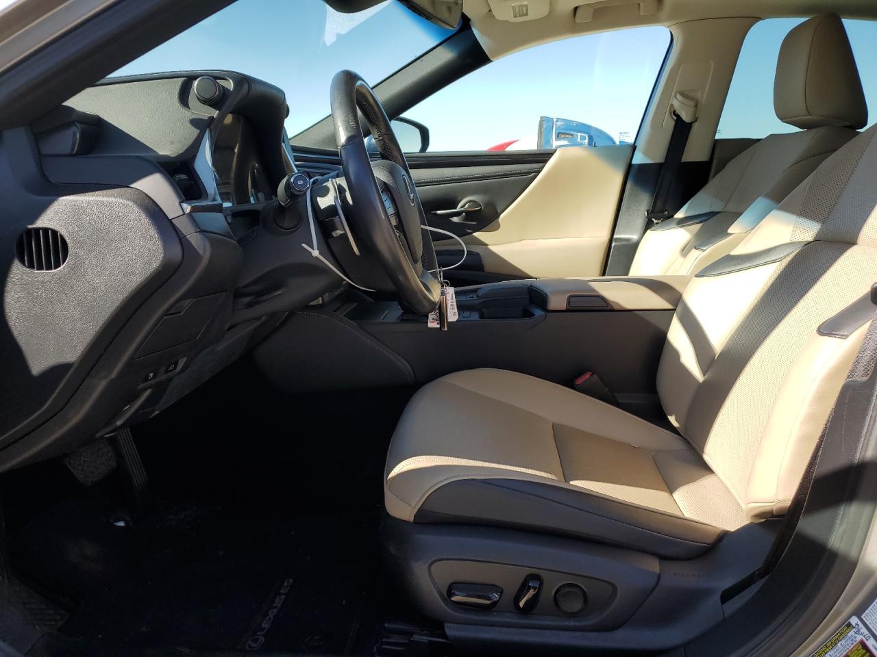 2019 Lexus ES - Image 7