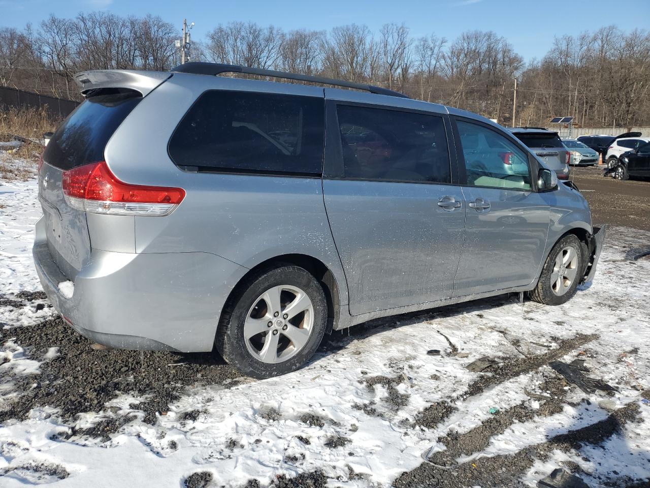 2011 Toyota Sienna - Image 3