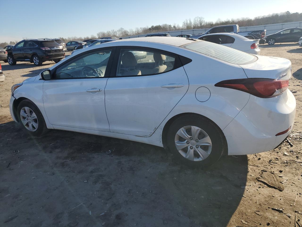 2016 Hyundai Elantra - Image 2