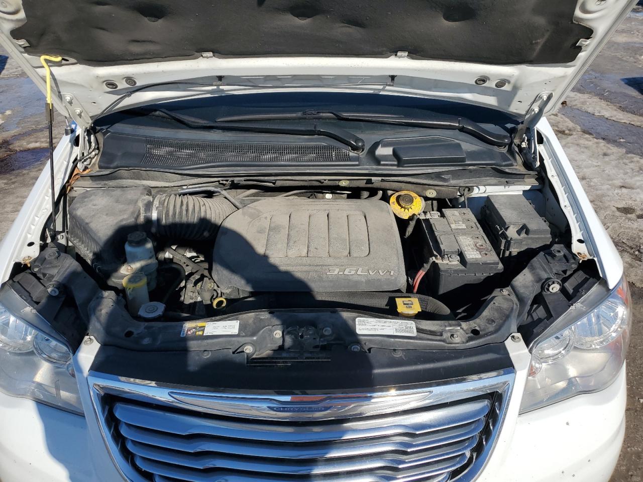 2016 Chrysler Town & Country - Image 12