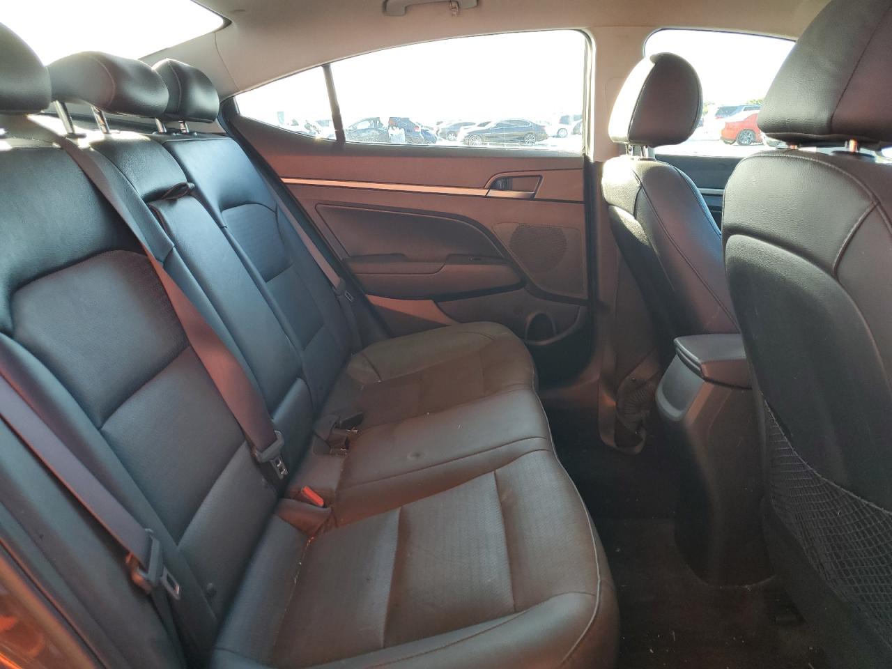 2017 Hyundai Elantra - Image 10