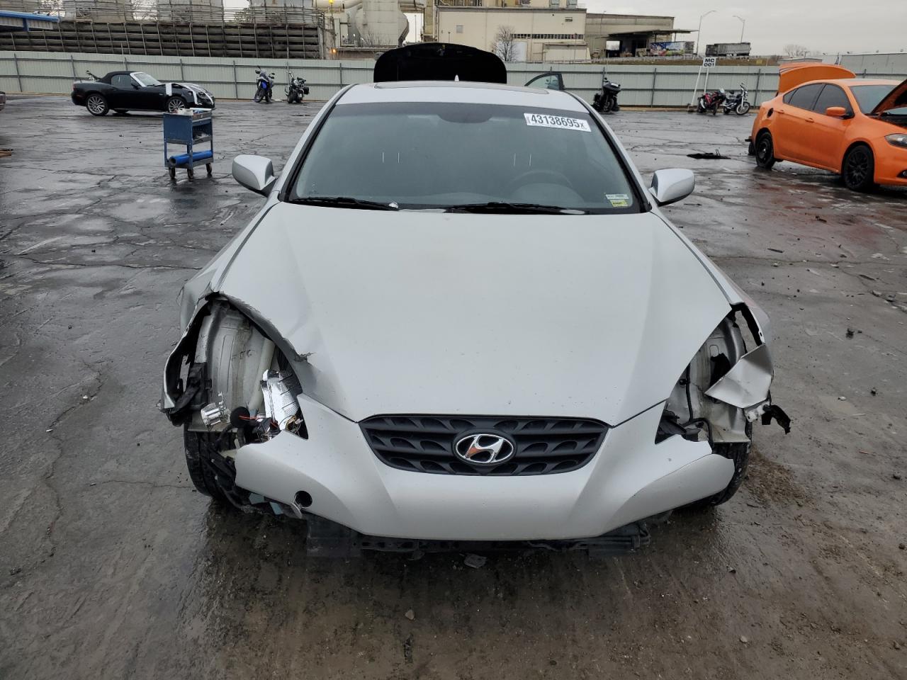2010 Hyundai Genesis - Image 5