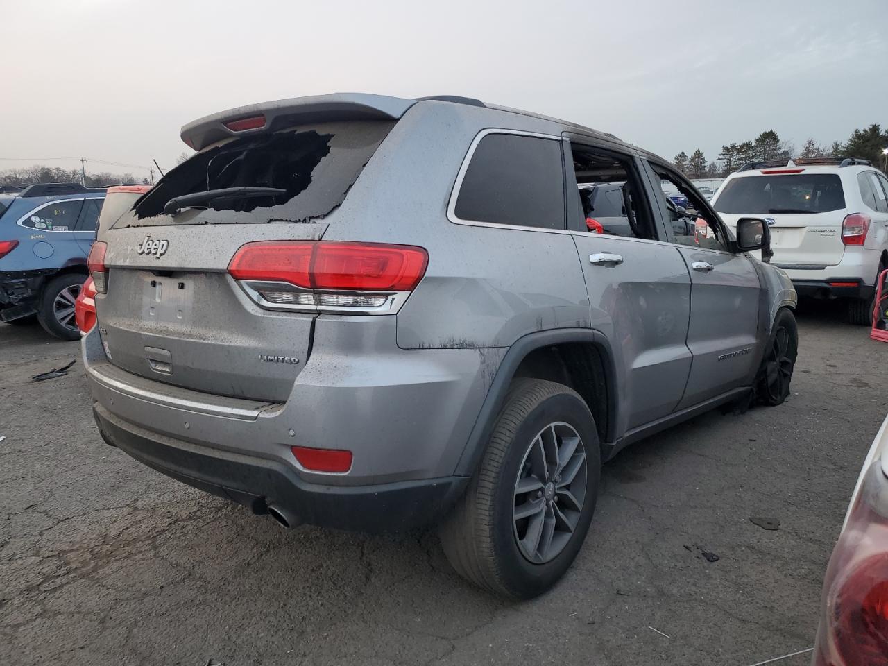 2017 Jeep Grand Cherokee - Image 3