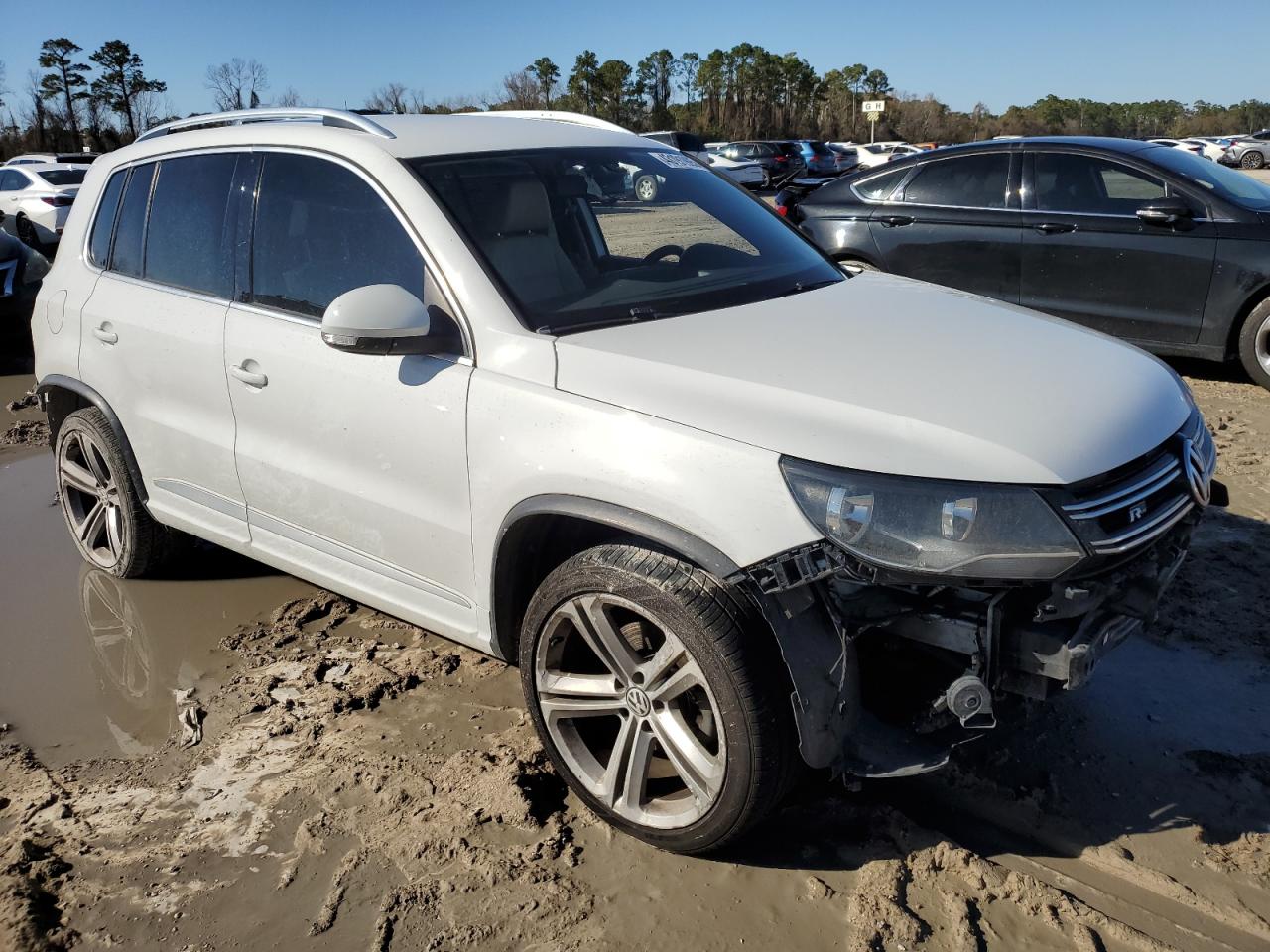 2016 Volkswagen Tiguan - Image 4