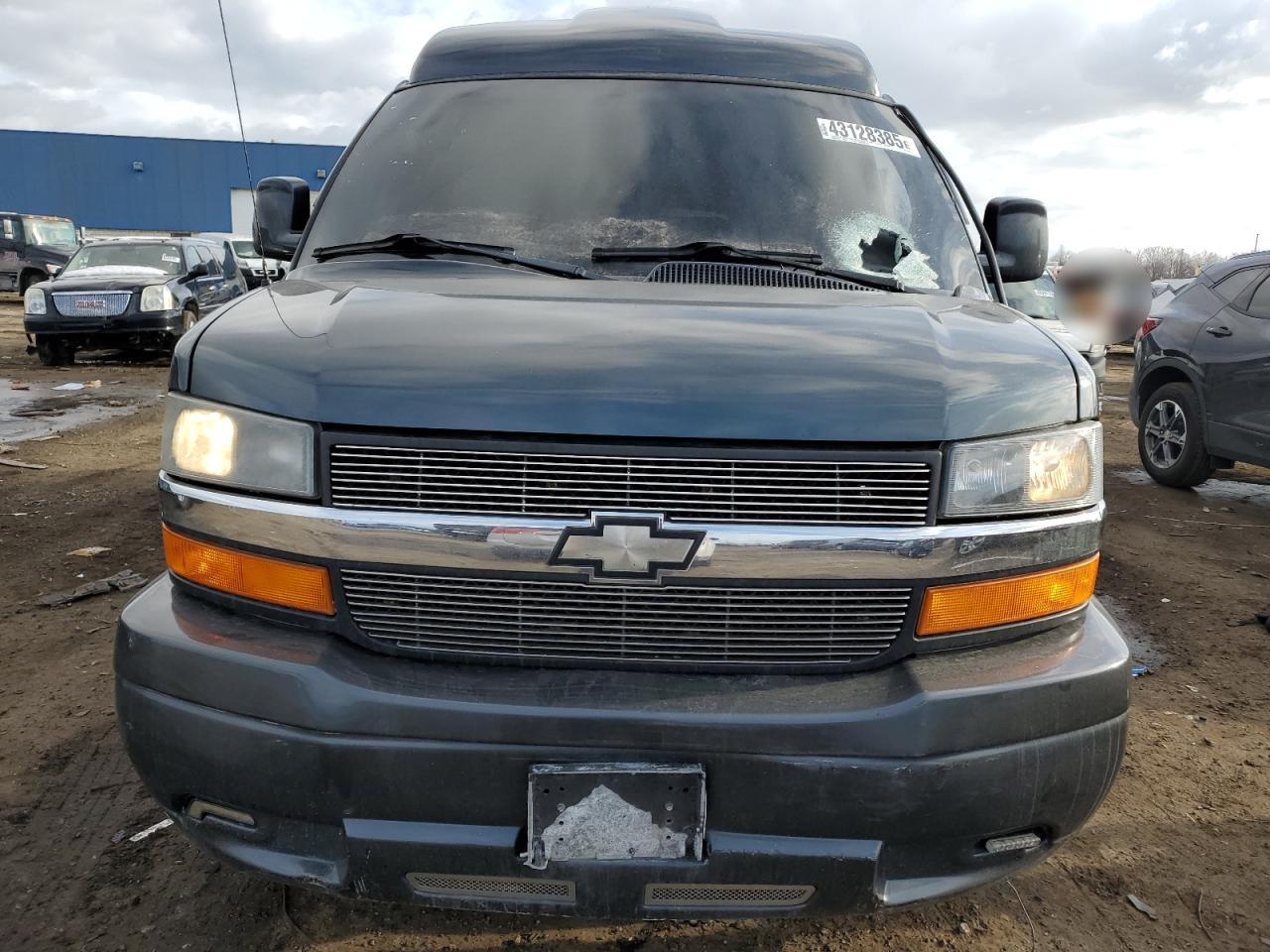 2014 GMC Savana - Image 5