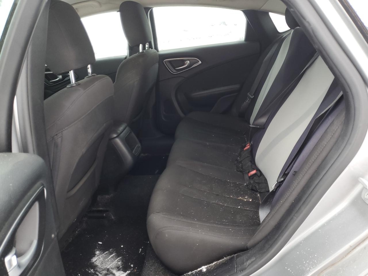 2015 Chrysler 200 - Image 10