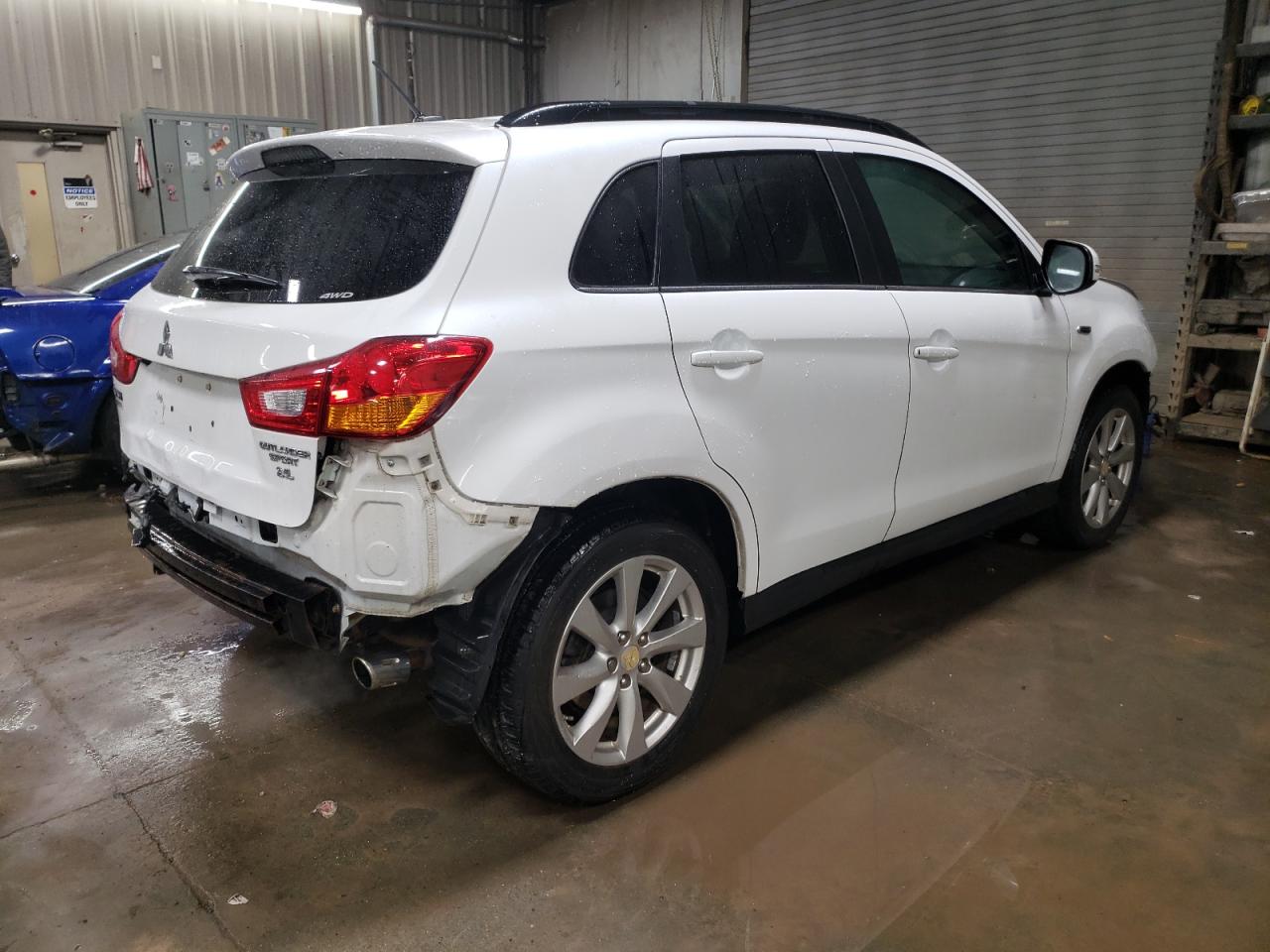 2015 Mitsubishi Outlander - Image 3