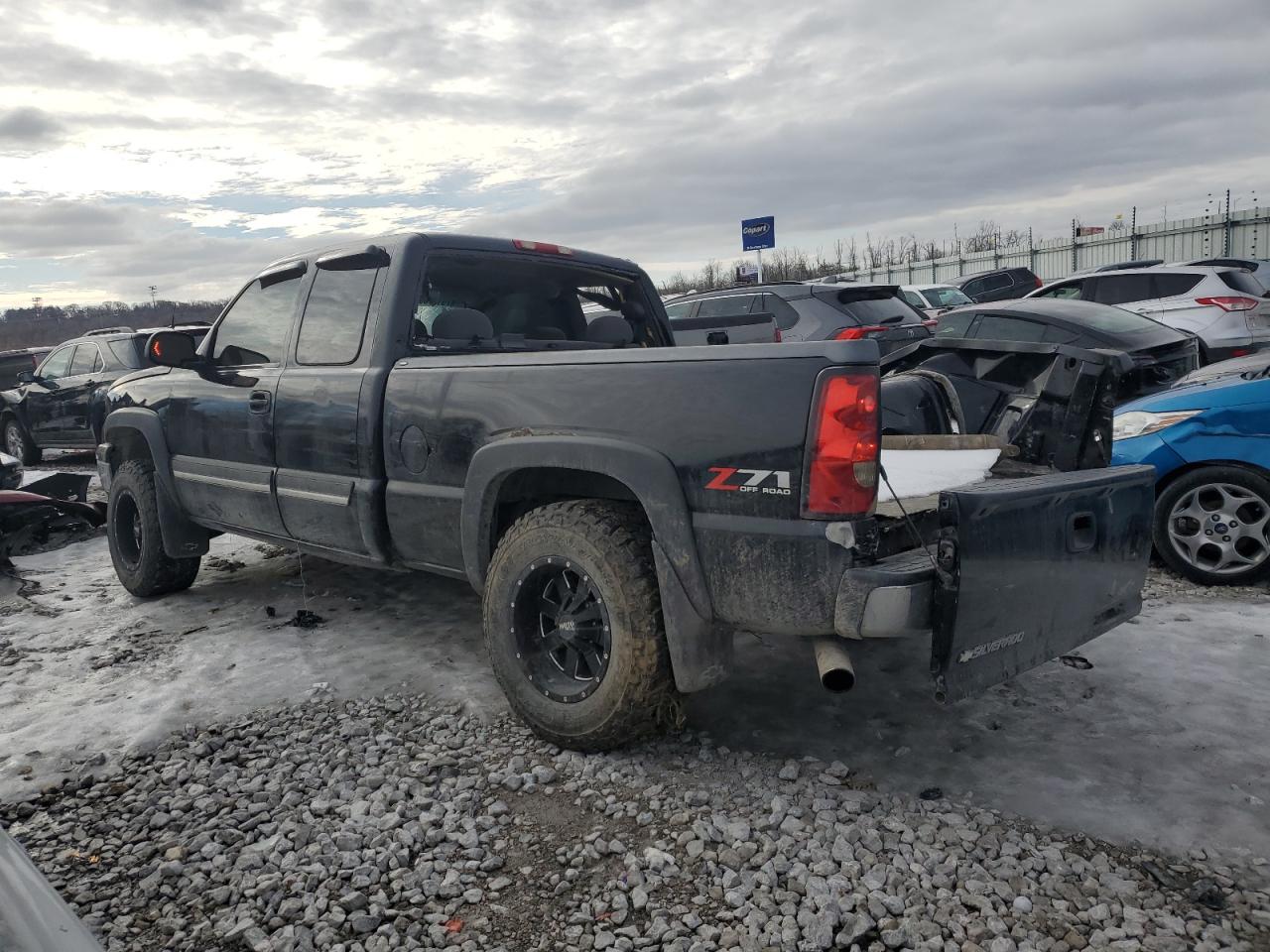 2006 Chevrolet Silverado - Image 2