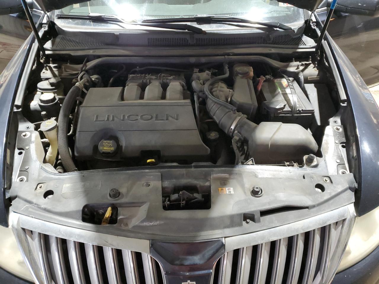 2009 Lincoln MKS - Image 11