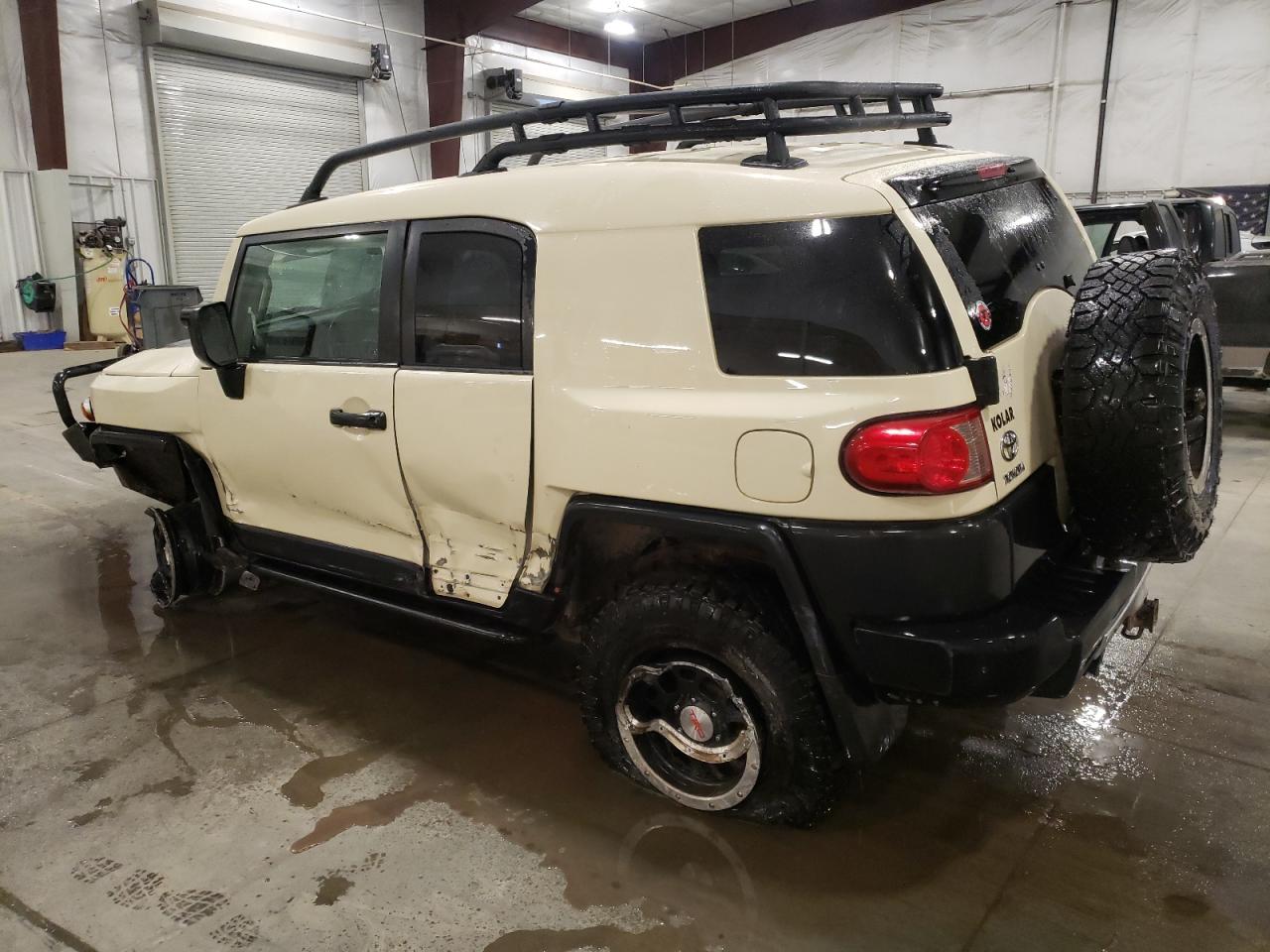 2010 Toyota FJ Cruiser - Image 2