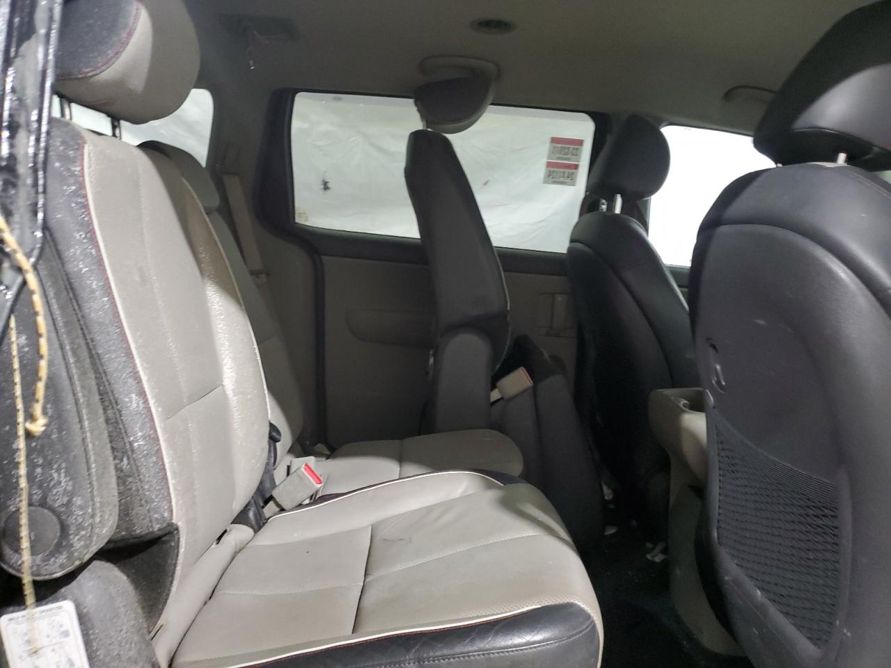 2016 Kia Sedona - Image 11