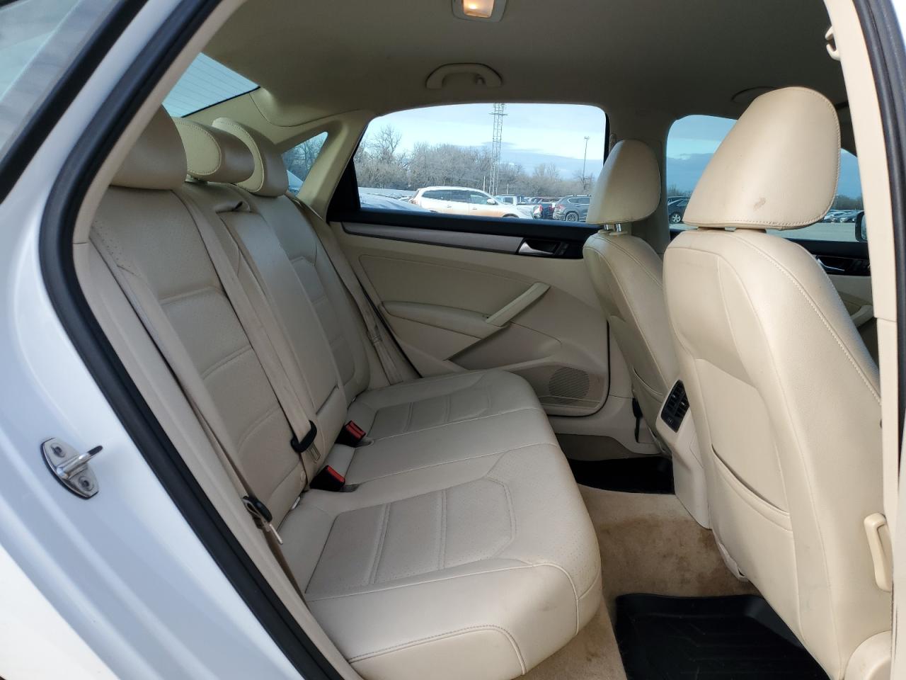 2015 Volkswagen Passat - Image 10