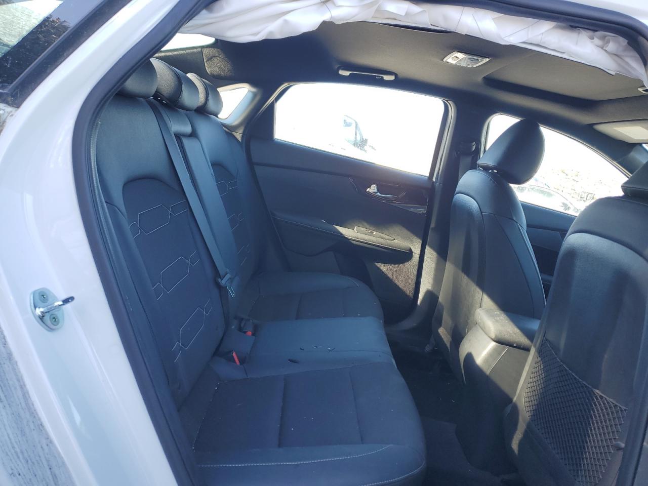 2023 Kia Forte - Image 10