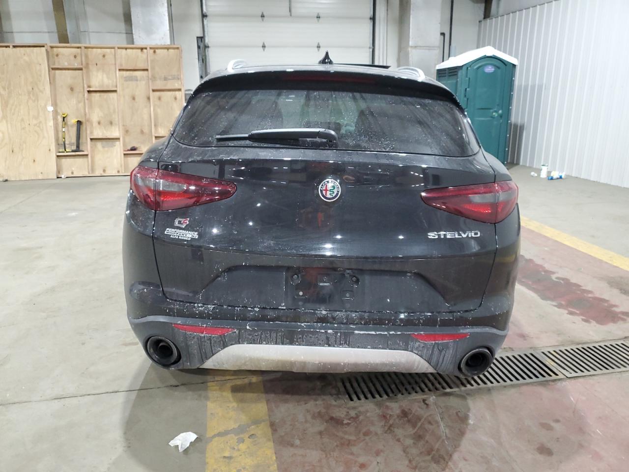 2018 Alfa Romeo Stelvio - Image 6
