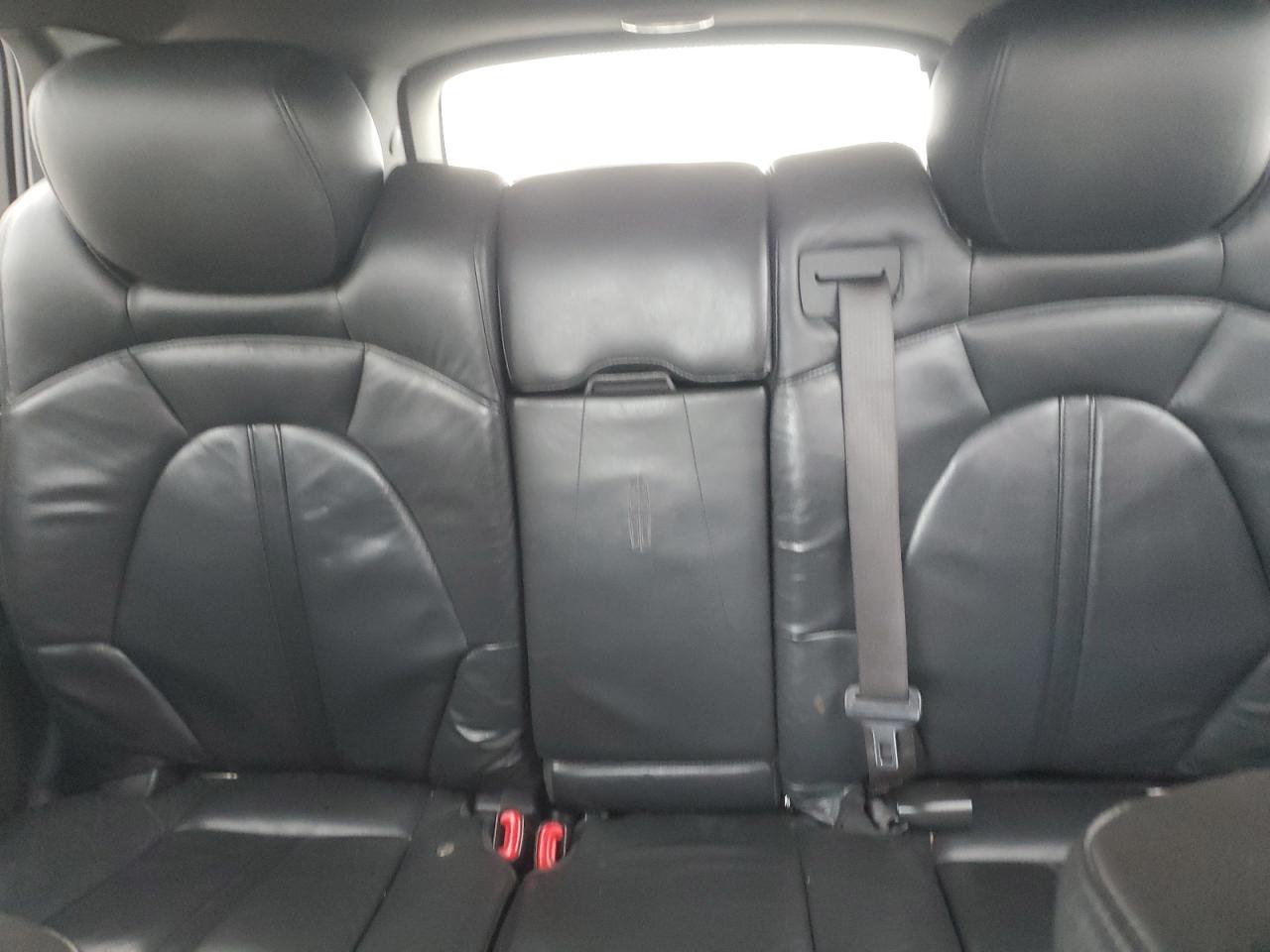 2016 Lincoln MKT - Image 10