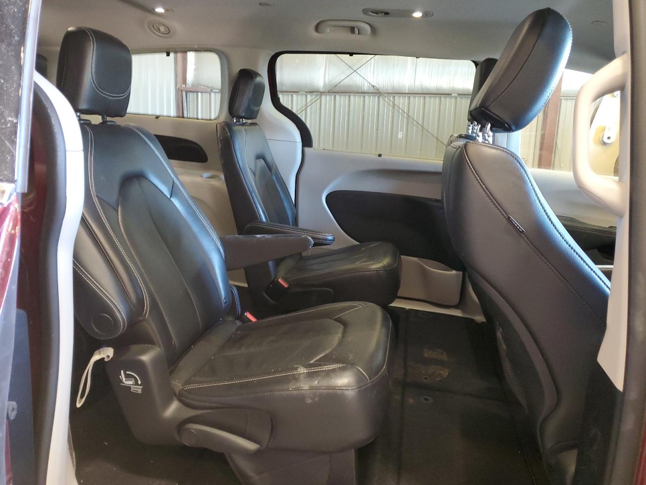 2022 Chrysler Pacifica - Image 11