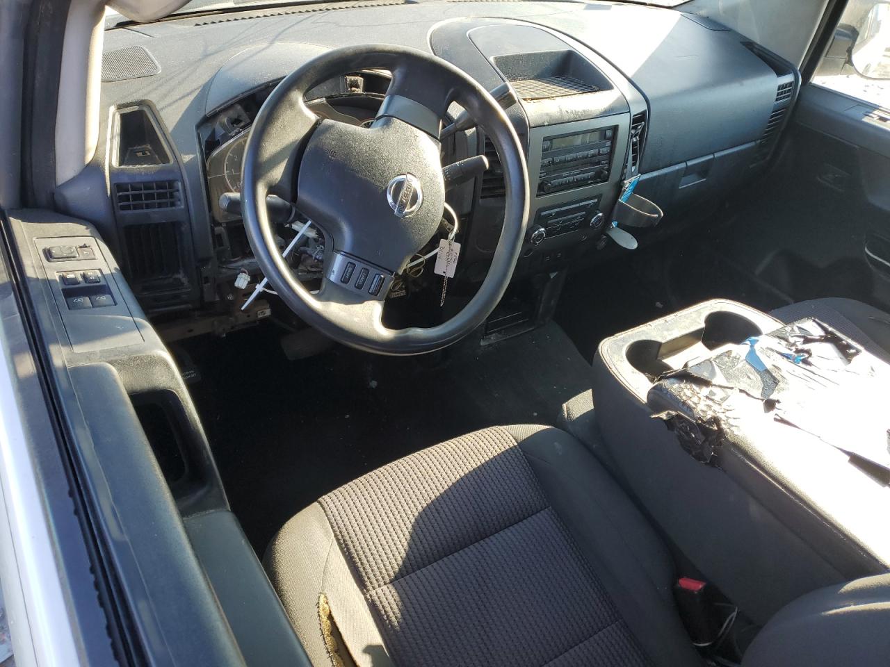 2010 Nissan Titan - Image 8