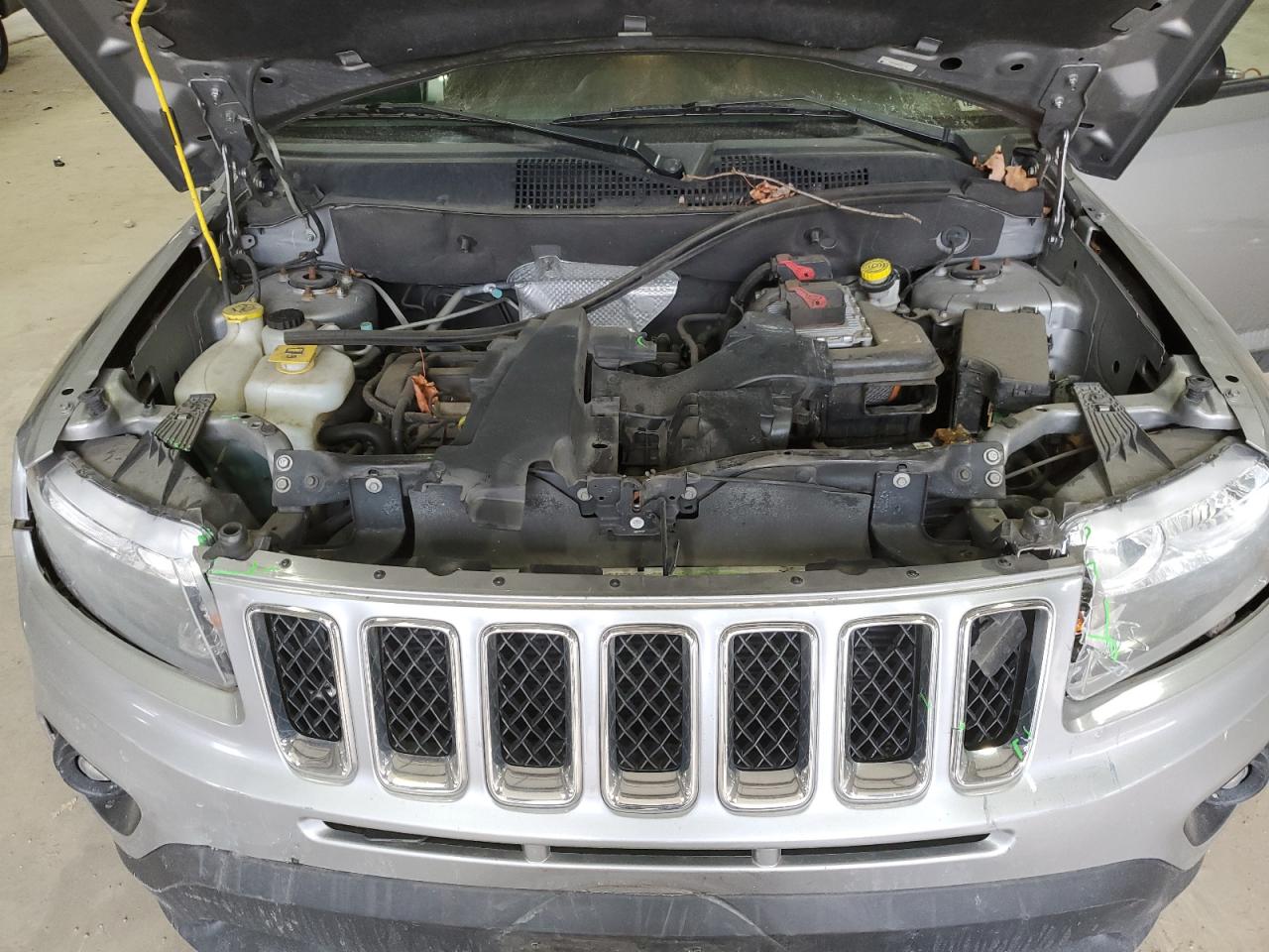 2016 Jeep Compass - Image 12