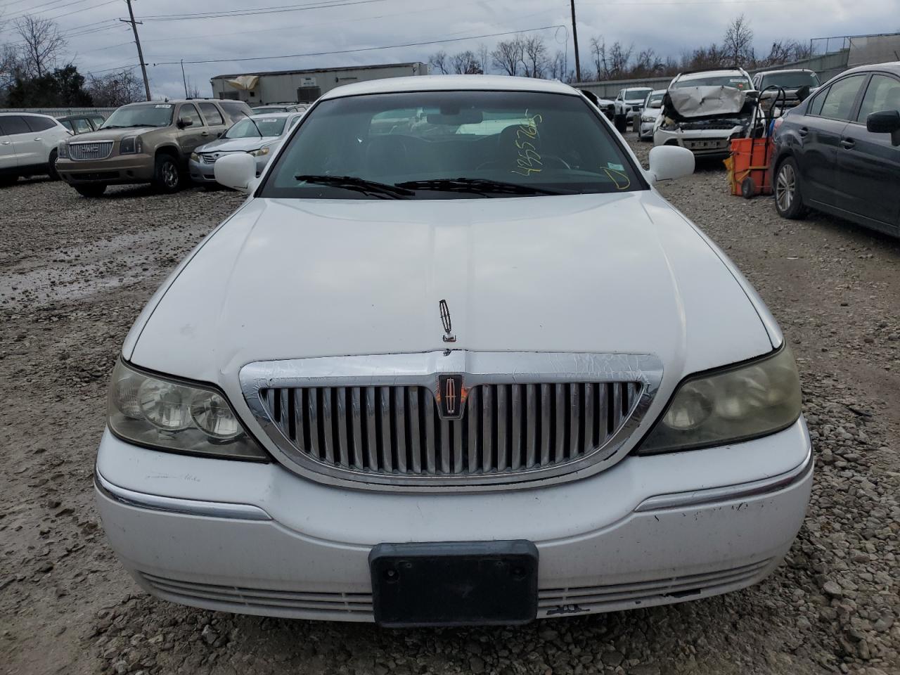 2009 Lincoln Town Car - Image 5