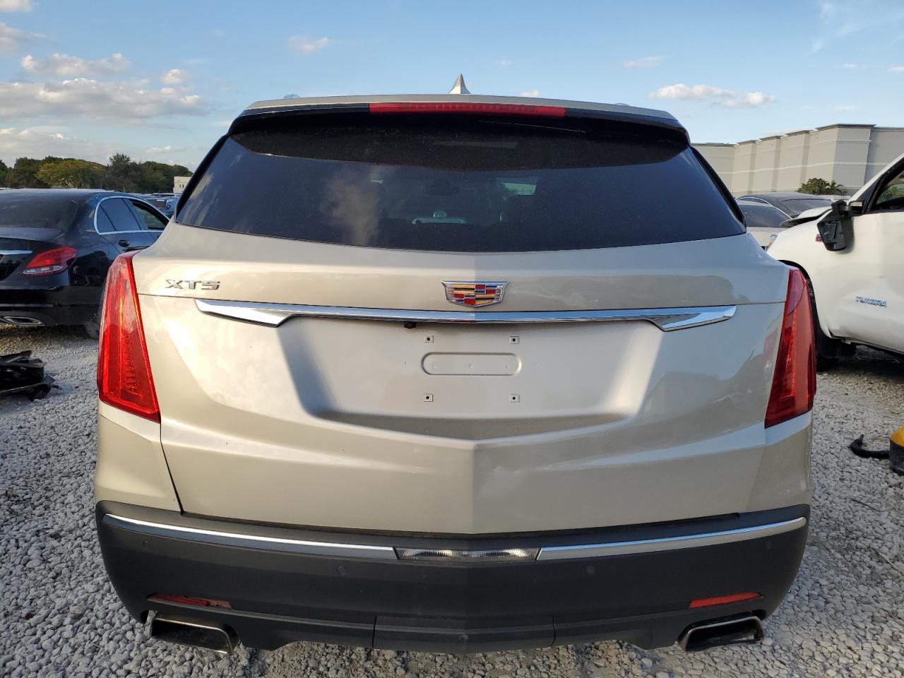 2017 Cadillac XT5 - Image 6