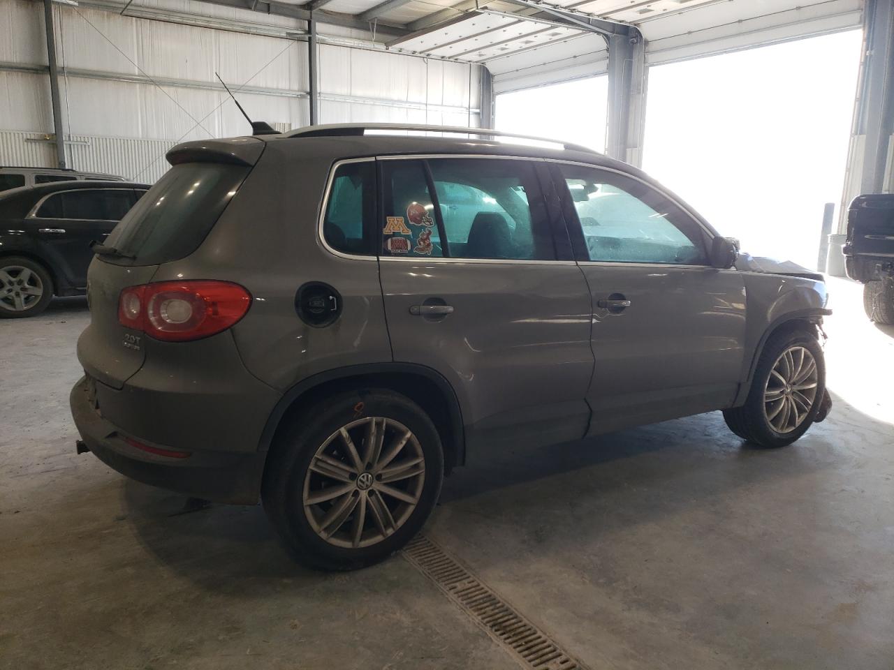2010 Volkswagen Tiguan - Image 3