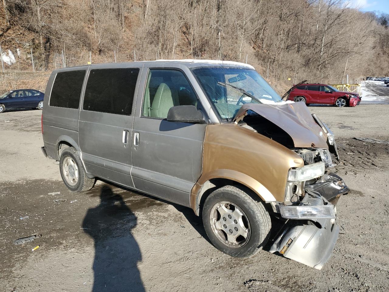 2004 Chevrolet Astro - Image 4