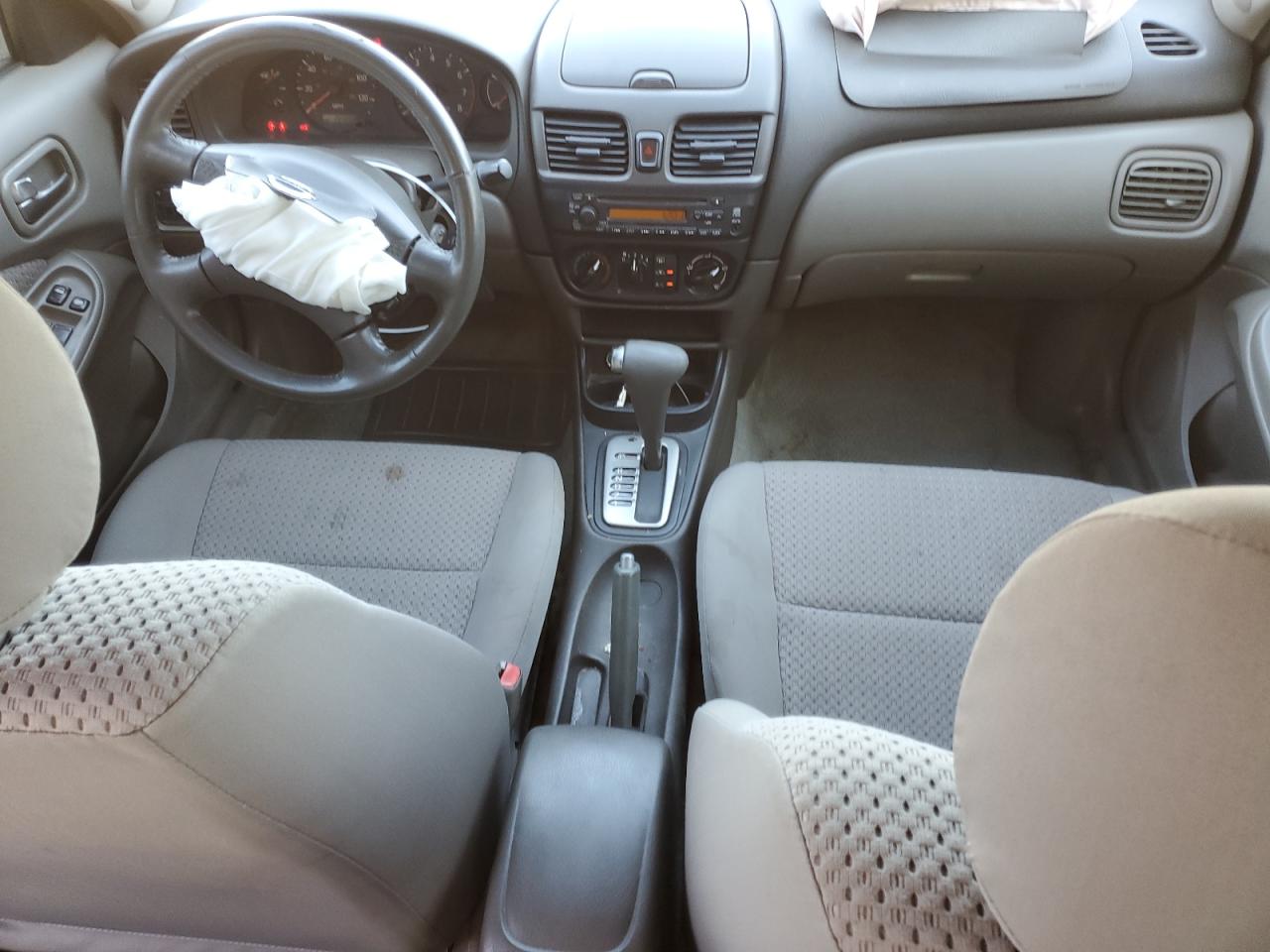 2004 Nissan Sentra - Image 8