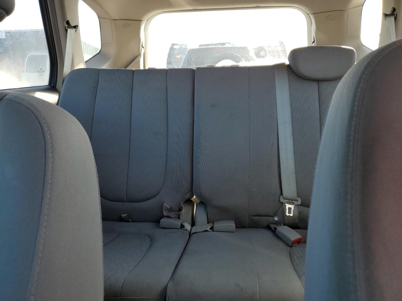 2007 Kia Rondo - Image 10