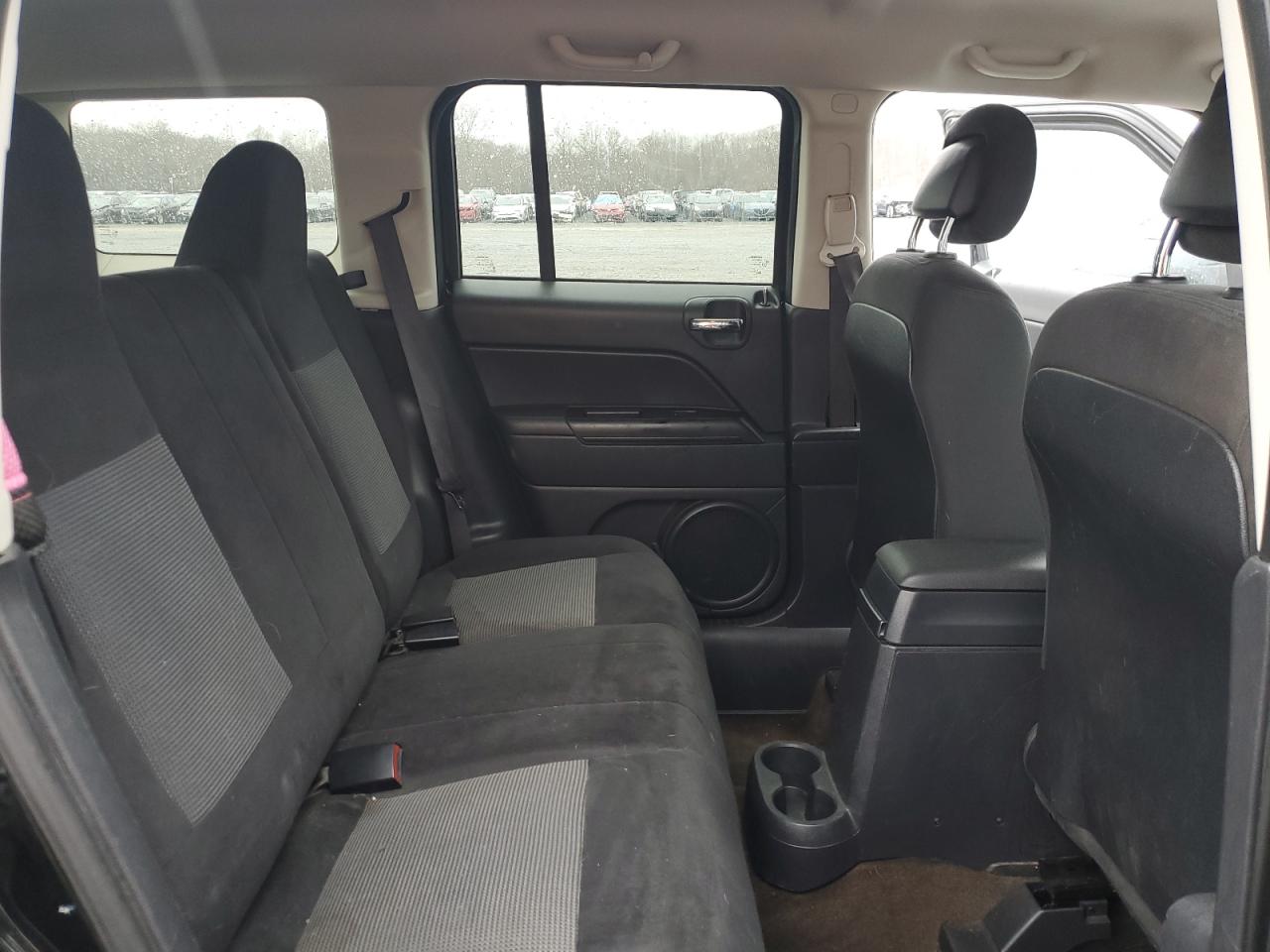 2016 Jeep Liberty (Patriot) - Image 11