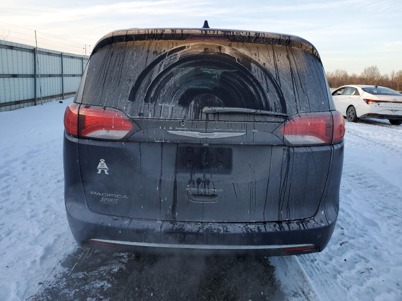 2017 Chrysler Pacifica - Image 6