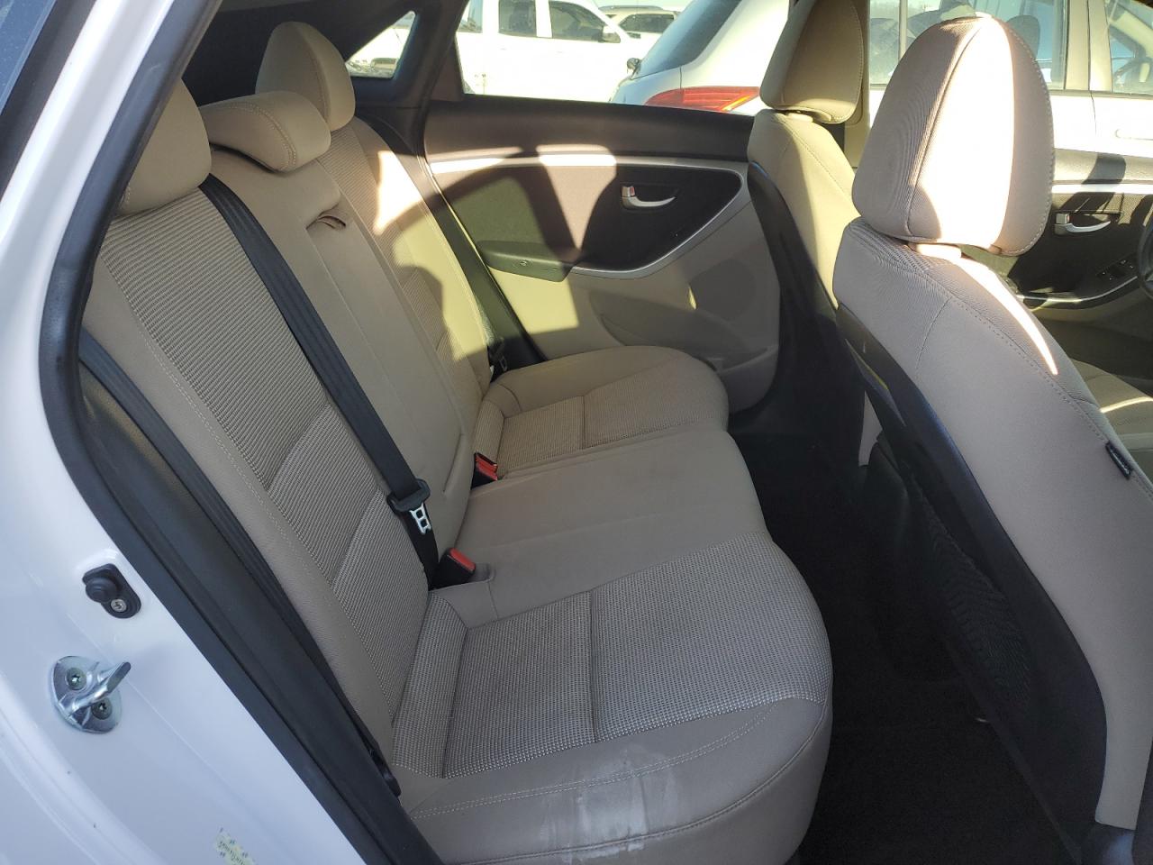 2014 Hyundai Elantra - Image 10