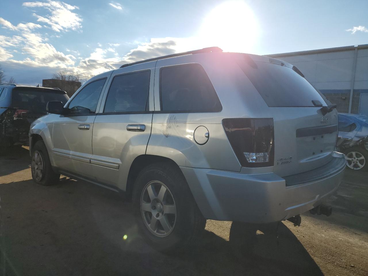 2009 Jeep Grand Cherokee - Image 2