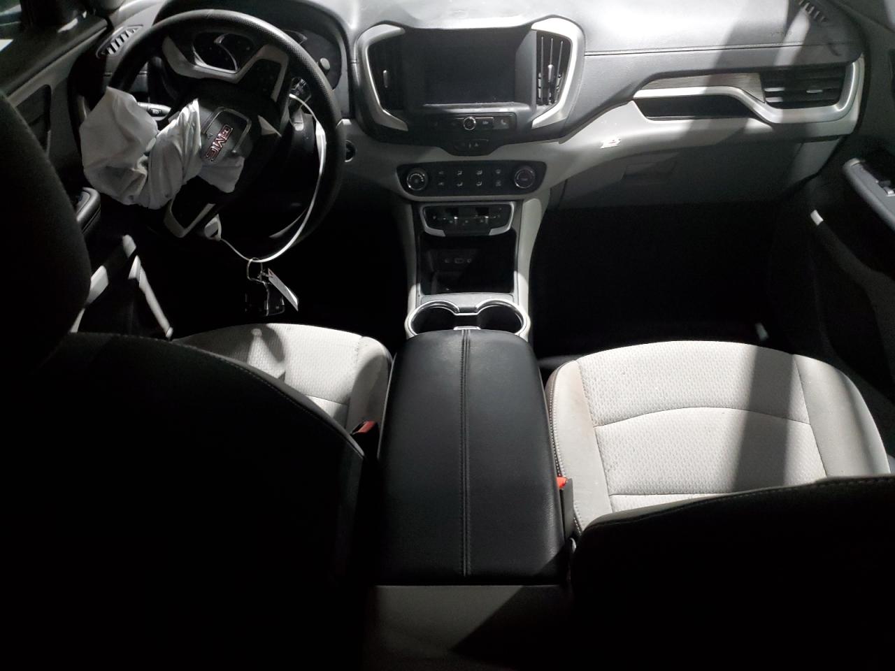 2022 GMC Terrain - Image 8