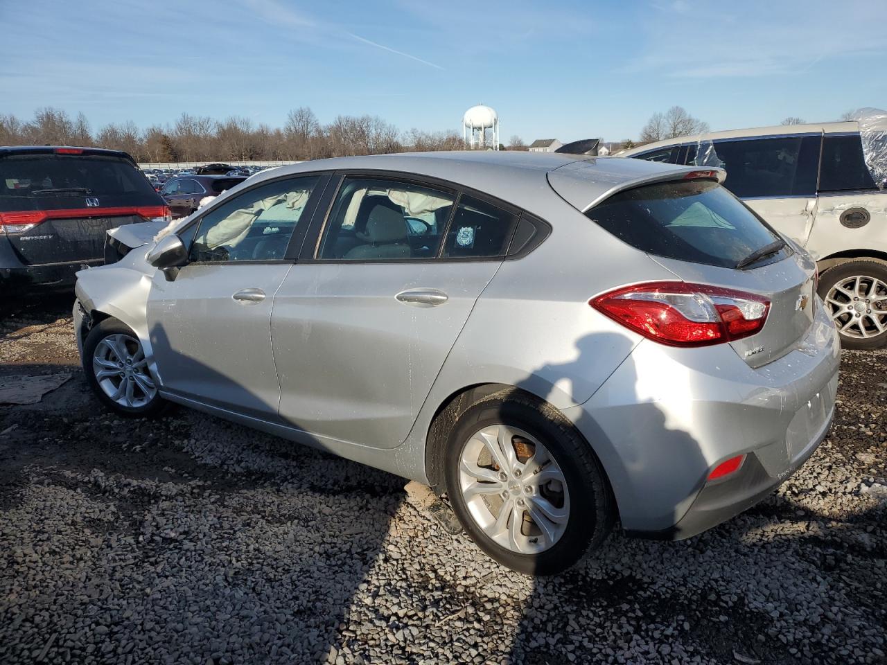 2019 Chevrolet Cruze - Image 2